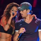  Nicole Scherzinger and Enrique Lglesias Get Steamy On Stage