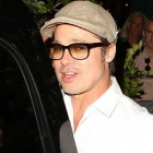  Brad Pitt Enjoys Budget Burger Meal