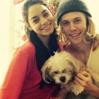  Christmas Morning – Vanessa Hudgens in Flirty Snap with Austin Butler