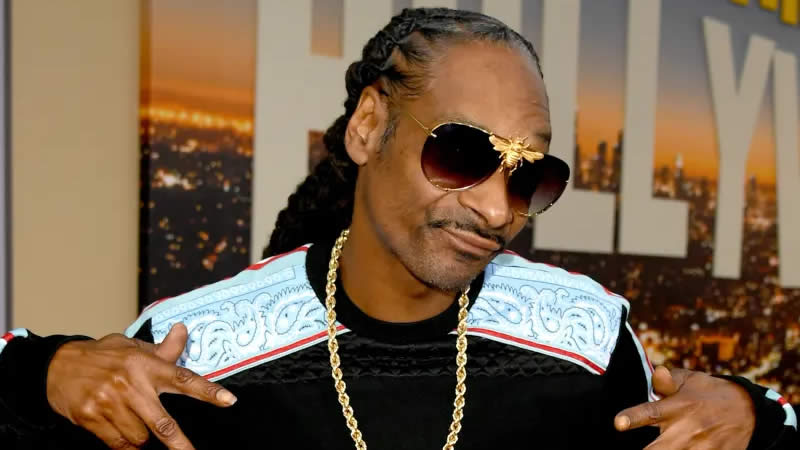  Snoop Dogg Gets Emotional on ‘The Voice’ Remembering Late Mother