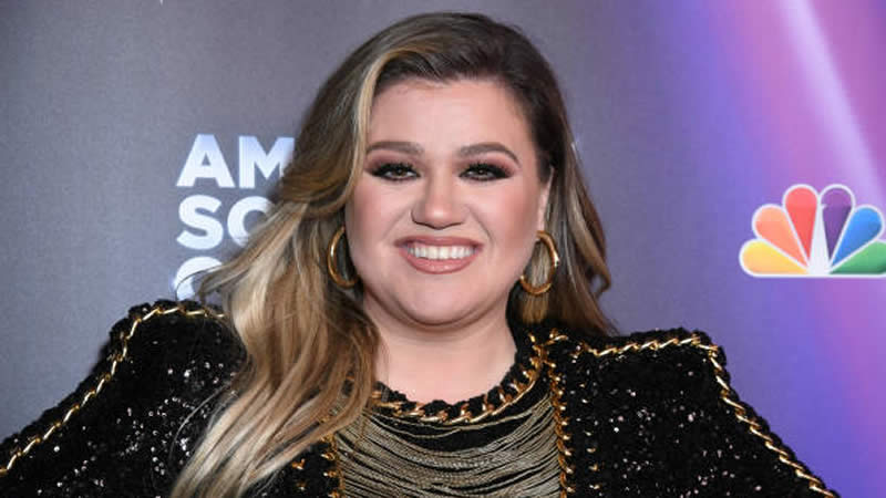  Kelly Clarkson Embraces Health and Style in 60-Pound Weight Loss Transformation