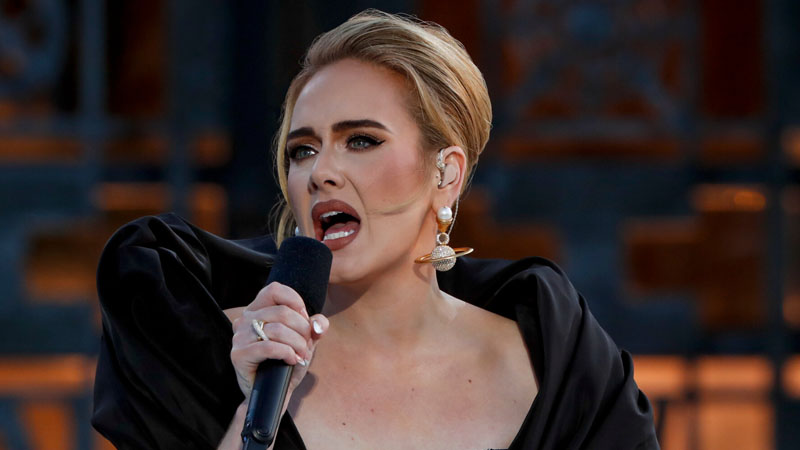  Adele Fiercely Defends LGBTQ+ Community During Pride Month Concert