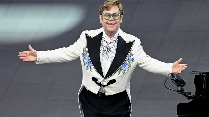  Elton John opens up about health issues: ‘I don’t have tonsils….’