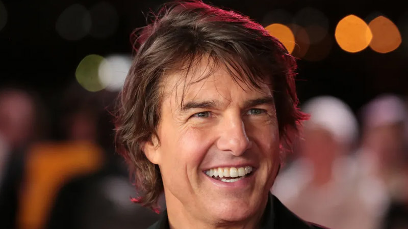  Tom Cruise likes to ‘Socializes’ with media moguls to promote his movie business