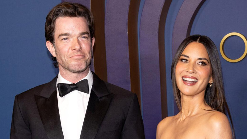  Olivia Munn’s Hilarious and Cautionary Texts Are Keeping John Mulaney “Out of Danger”