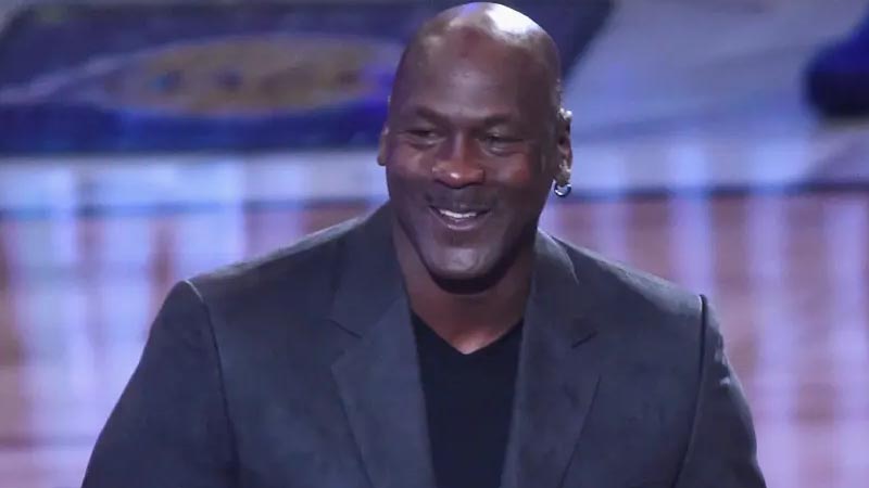  “The Reason My Dad and I Have All These Amazing Memories,” Michael Jordan’s Mansion Sells for $9.5 Million After 12 Years