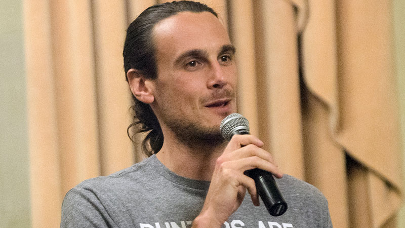  Ex-NFL Player Chris Kluwe Arrested for Protesting MAGA Library Plaque at City Council Meeting